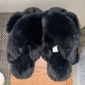 Black Crossed Women’s Slippers